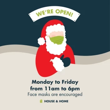 Santa Encourages a Face Mask