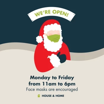 Santa Encourages a Face Mask